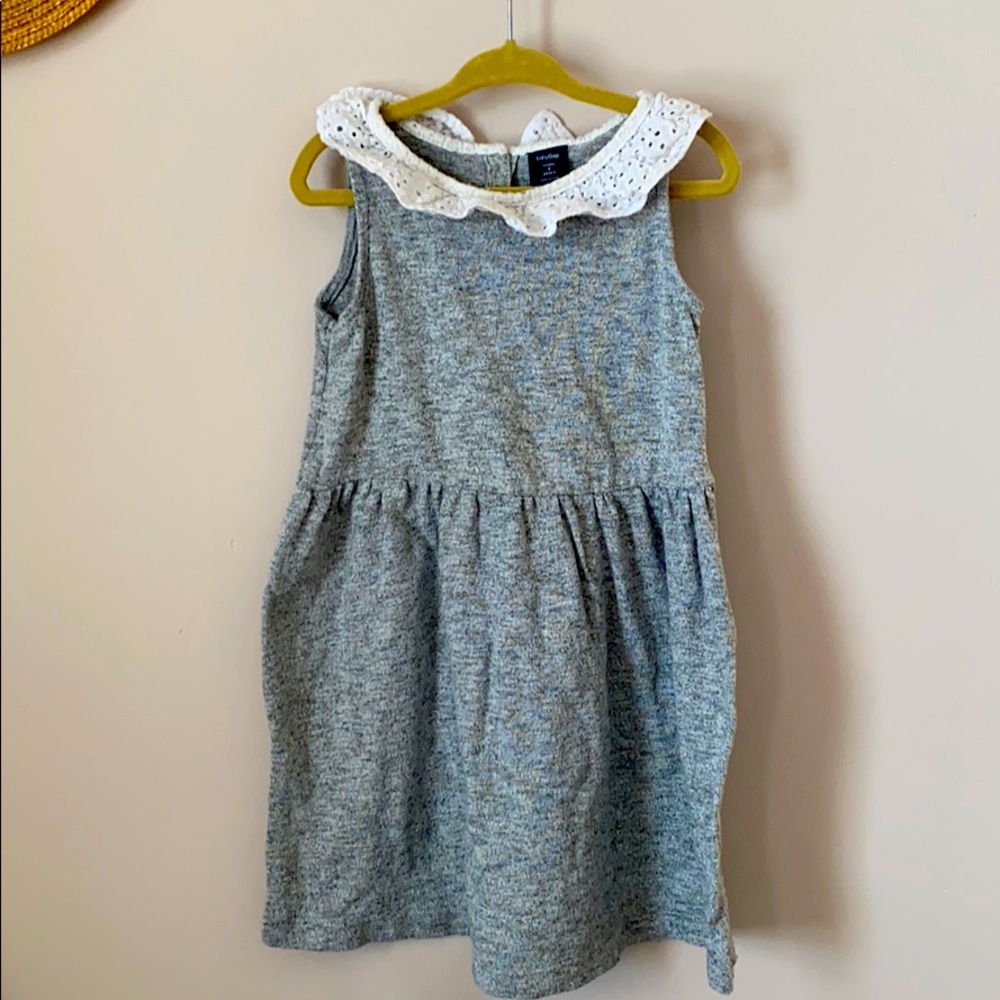 Gap grey T-shirt dress w. white embroidery collar